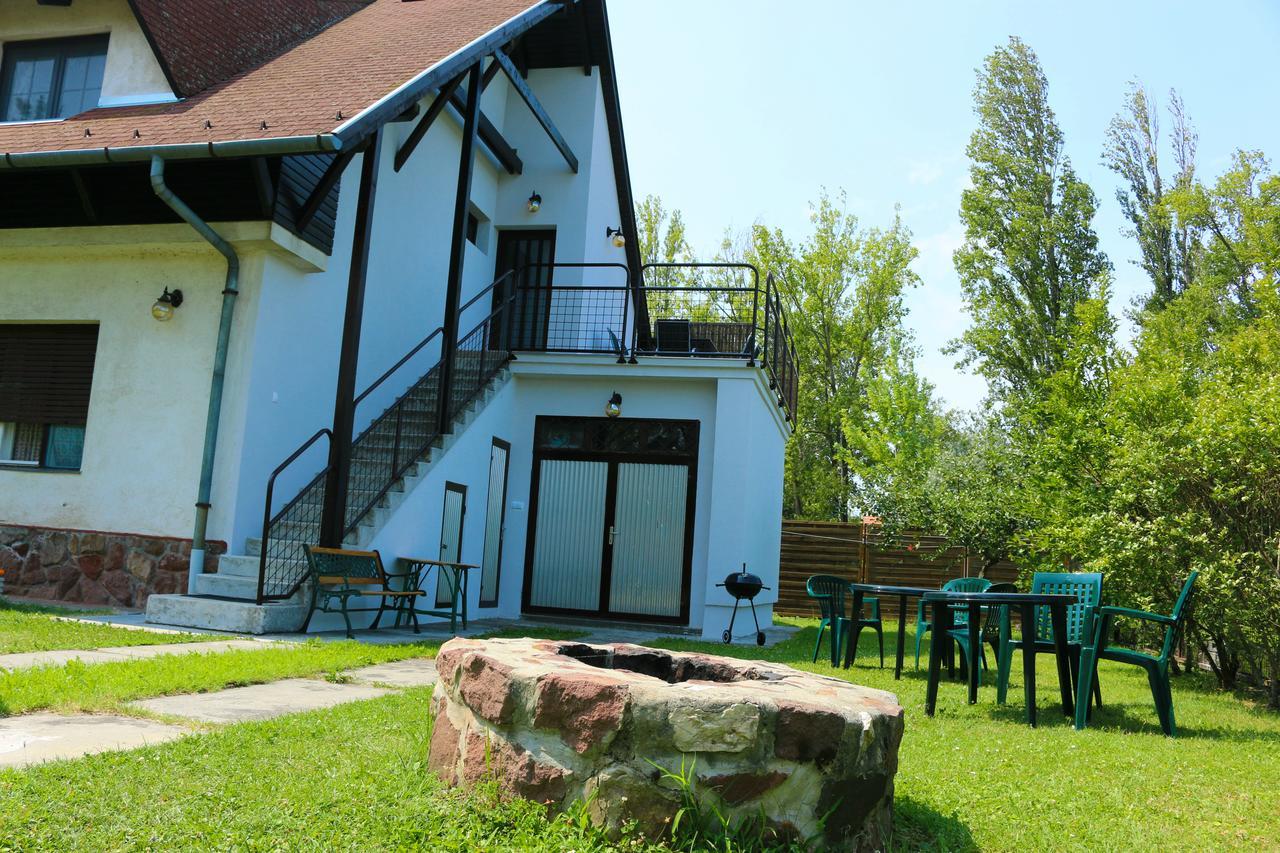 Villa Nefelejcs Zamárdi Exterior foto